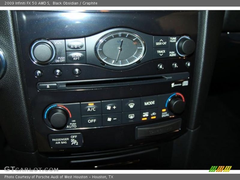 Controls of 2009 FX 50 AWD S