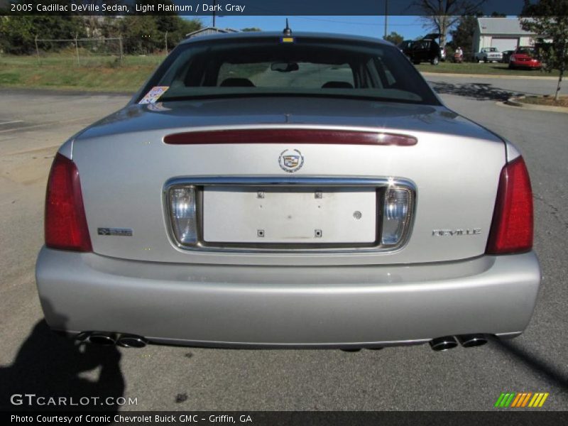 Light Platinum / Dark Gray 2005 Cadillac DeVille Sedan