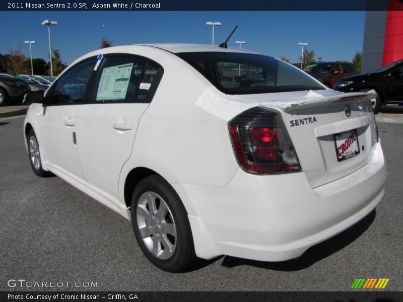 Aspen White / Charcoal 2011 Nissan Sentra 2.0 SR