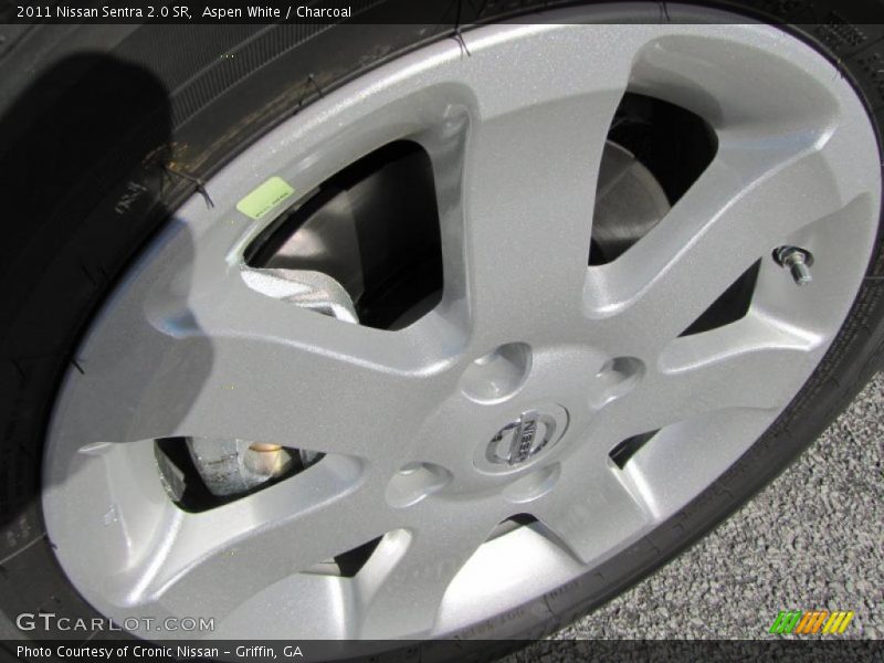 Aspen White / Charcoal 2011 Nissan Sentra 2.0 SR