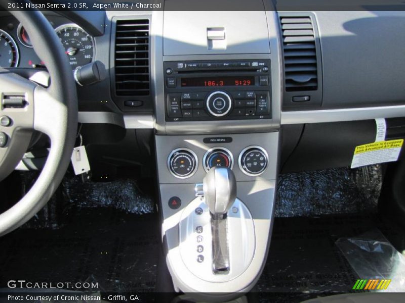 Aspen White / Charcoal 2011 Nissan Sentra 2.0 SR