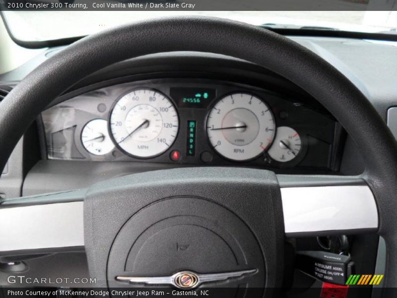 Cool Vanilla White / Dark Slate Gray 2010 Chrysler 300 Touring