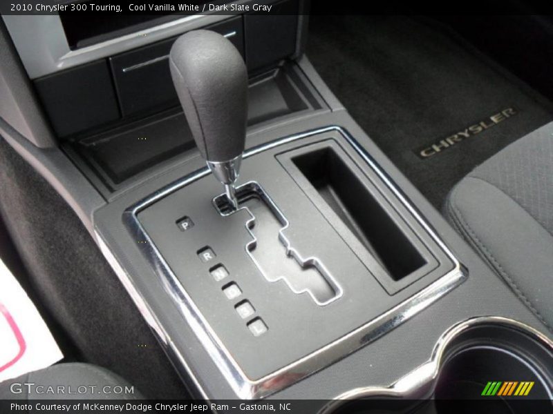 Cool Vanilla White / Dark Slate Gray 2010 Chrysler 300 Touring