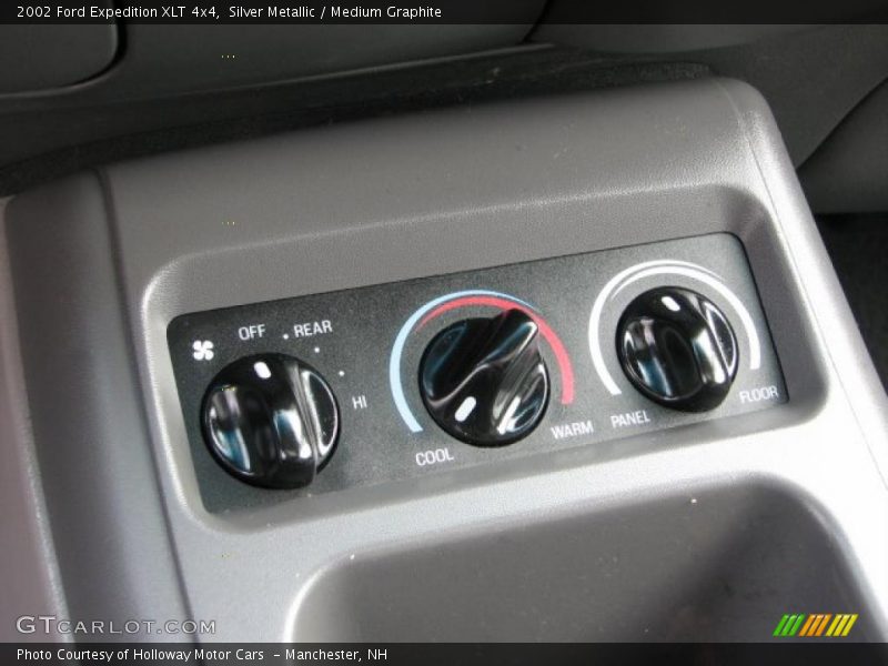 Silver Metallic / Medium Graphite 2002 Ford Expedition XLT 4x4