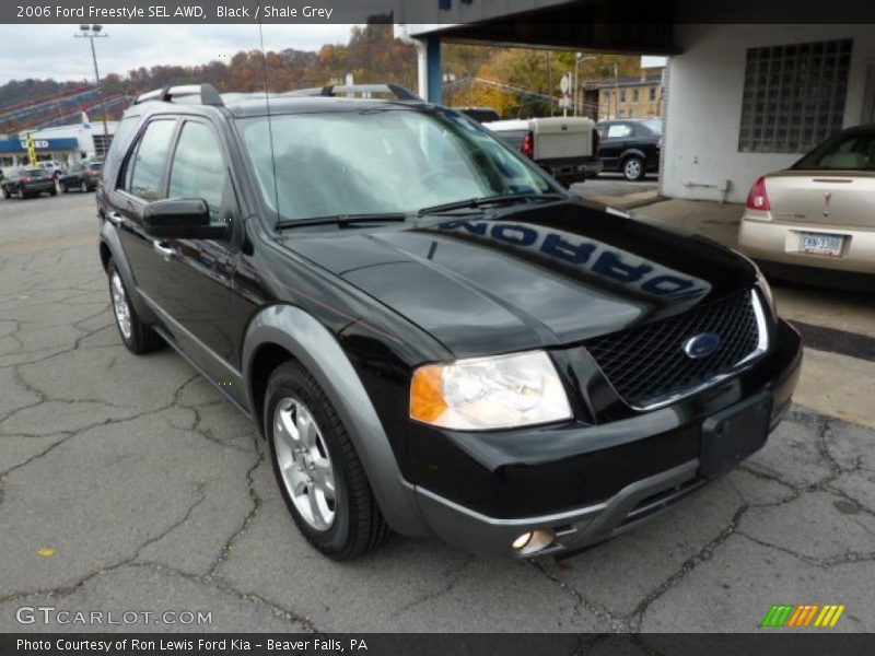 Front 3/4 View of 2006 Freestyle SEL AWD