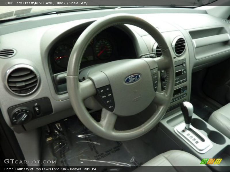  2006 Freestyle SEL AWD Steering Wheel