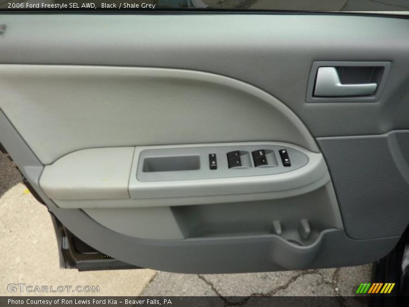 Door Panel of 2006 Freestyle SEL AWD