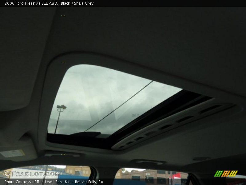 Sunroof of 2006 Freestyle SEL AWD