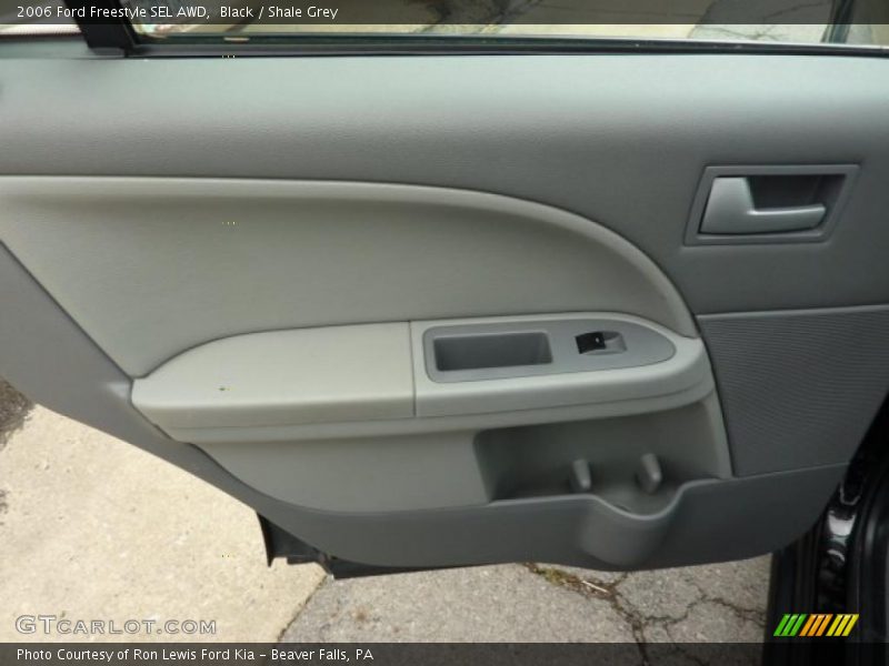 Door Panel of 2006 Freestyle SEL AWD