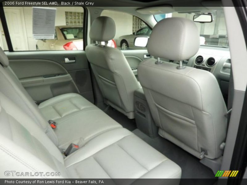  2006 Freestyle SEL AWD Shale Grey Interior