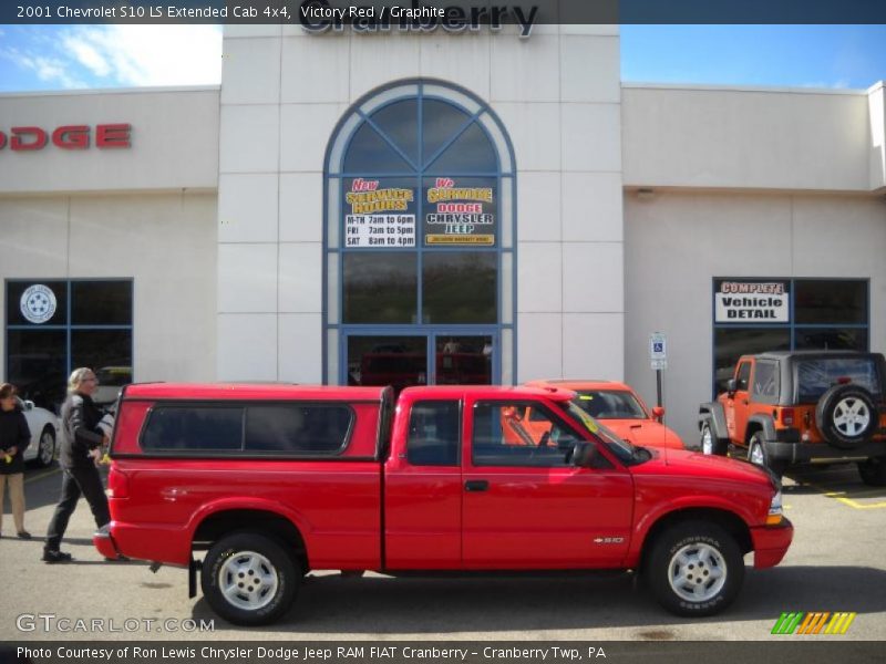 Victory Red / Graphite 2001 Chevrolet S10 LS Extended Cab 4x4