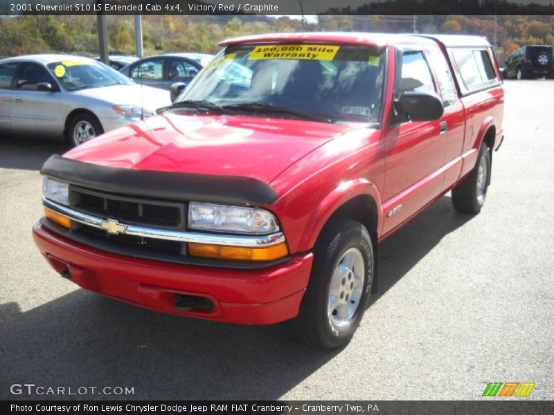 Victory Red / Graphite 2001 Chevrolet S10 LS Extended Cab 4x4