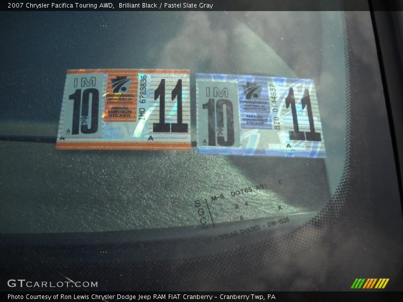 Brilliant Black / Pastel Slate Gray 2007 Chrysler Pacifica Touring AWD