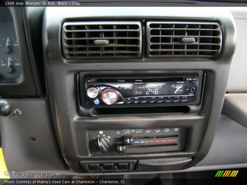 Controls of 1998 Wrangler SE 4x4