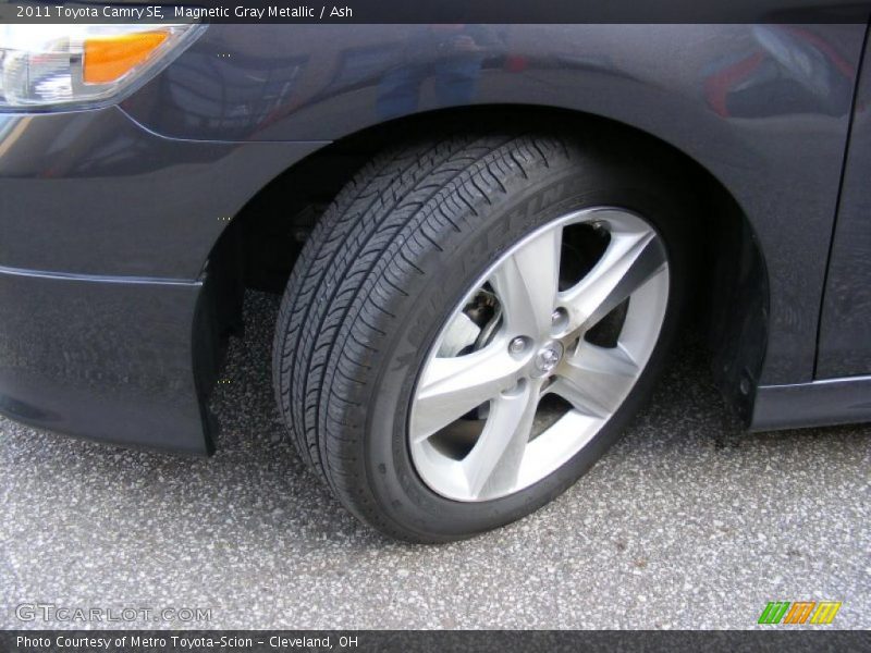 Magnetic Gray Metallic / Ash 2011 Toyota Camry SE