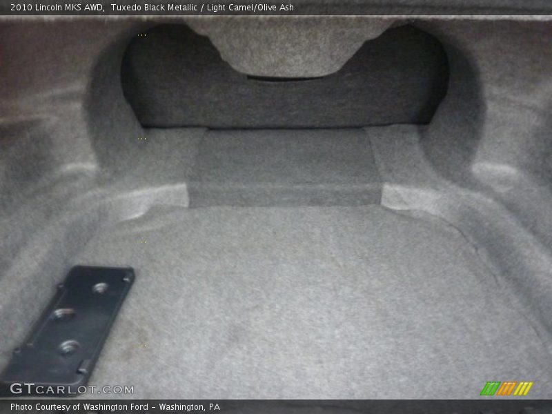 Tuxedo Black Metallic / Light Camel/Olive Ash 2010 Lincoln MKS AWD