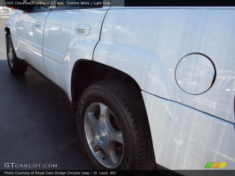 Summit White / Light Gray 2005 Chevrolet TrailBlazer LT 4x4