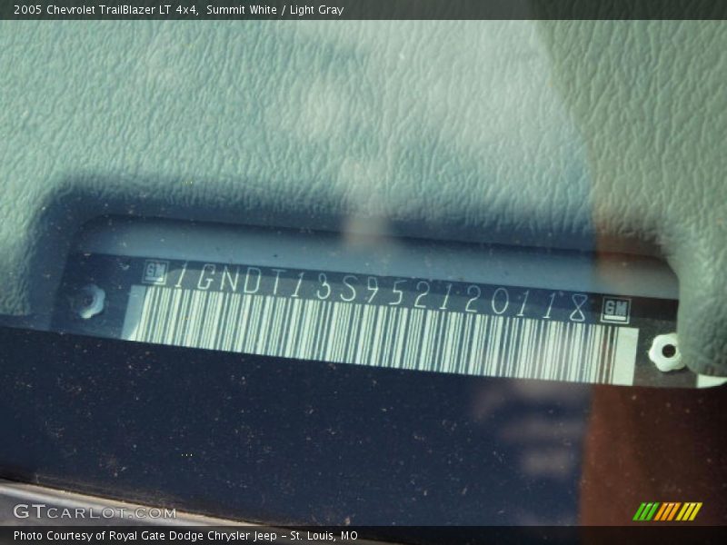 Summit White / Light Gray 2005 Chevrolet TrailBlazer LT 4x4