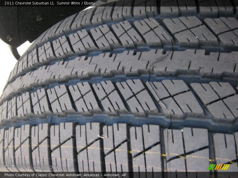 Summit White / Ebony 2011 Chevrolet Suburban LS