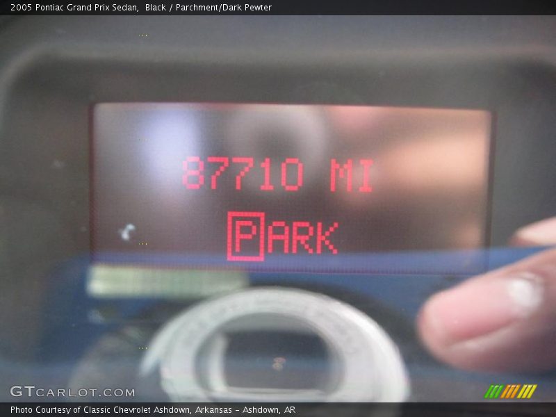 Black / Parchment/Dark Pewter 2005 Pontiac Grand Prix Sedan