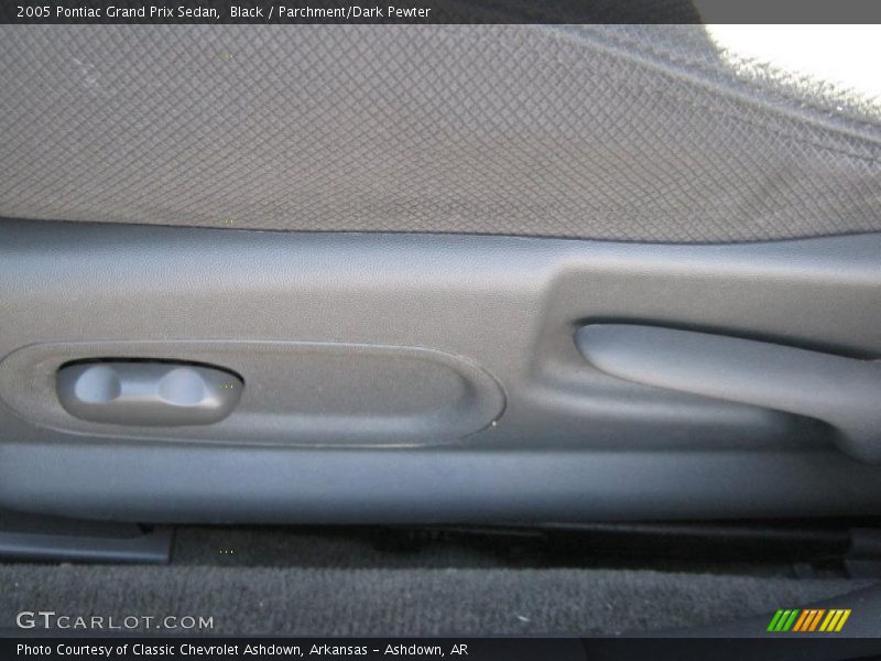 Black / Parchment/Dark Pewter 2005 Pontiac Grand Prix Sedan