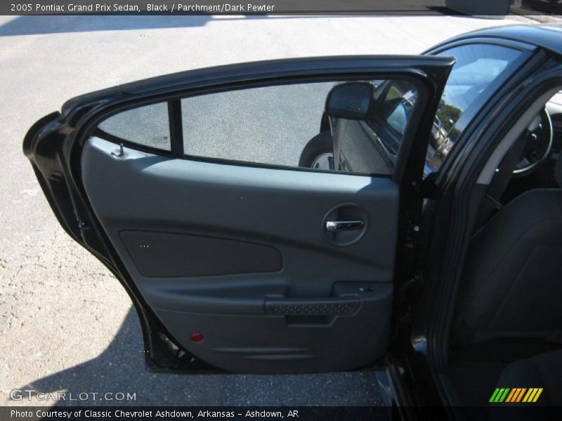 Black / Parchment/Dark Pewter 2005 Pontiac Grand Prix Sedan