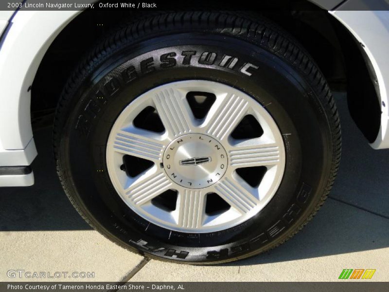 Oxford White / Black 2003 Lincoln Navigator Luxury