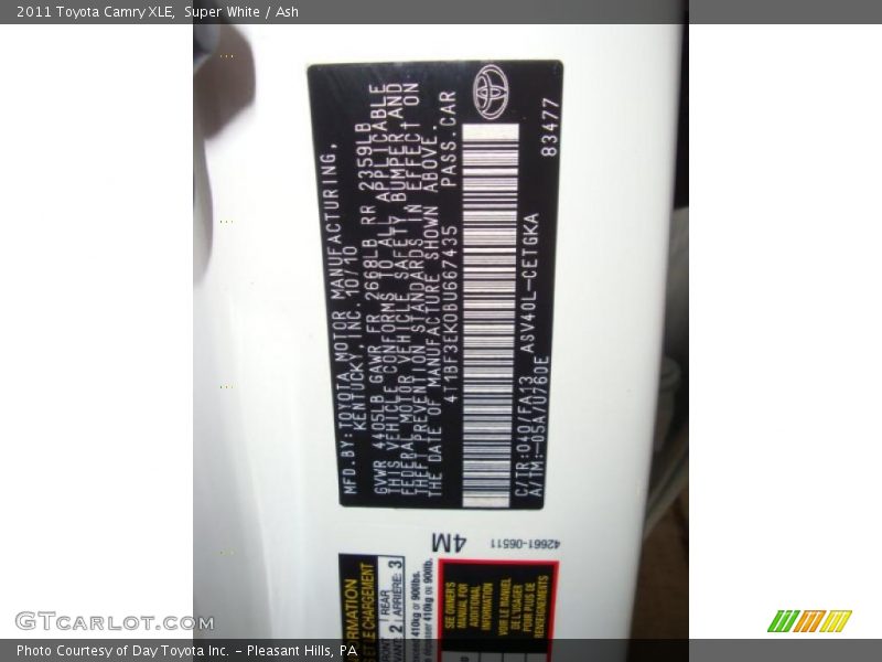 Super White / Ash 2011 Toyota Camry XLE