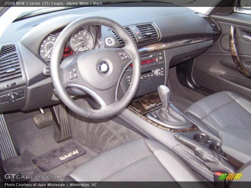 Dashboard of 2008 1 Series 135i Coupe