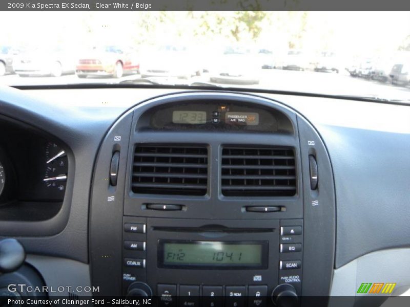 Clear White / Beige 2009 Kia Spectra EX Sedan