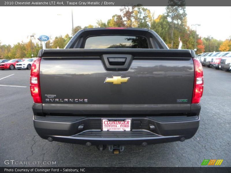 Taupe Gray Metallic / Ebony 2010 Chevrolet Avalanche LTZ 4x4