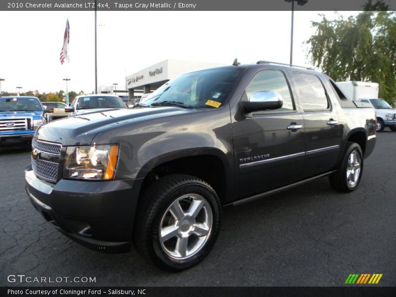 Front 3/4 View of 2010 Avalanche LTZ 4x4