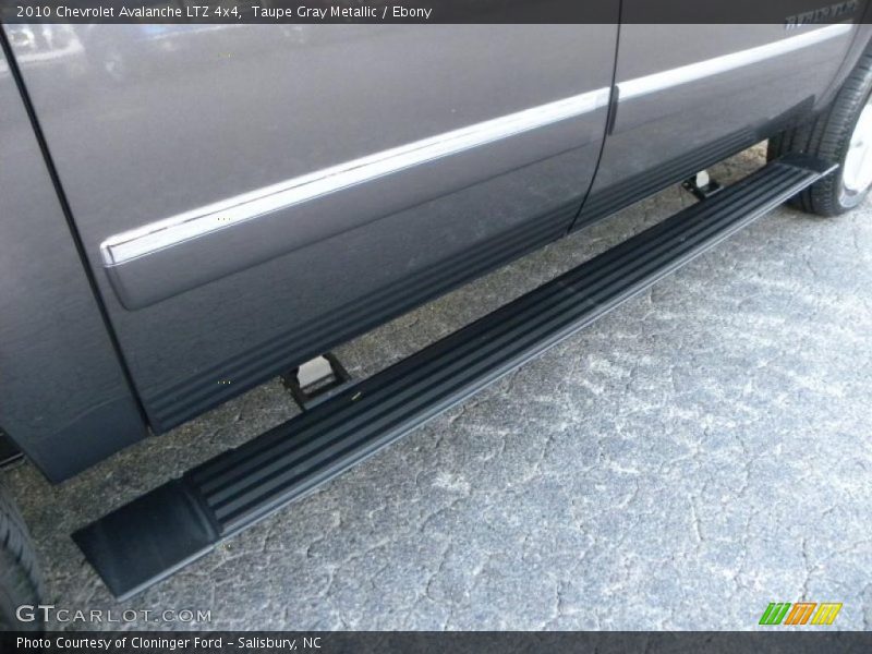 Taupe Gray Metallic / Ebony 2010 Chevrolet Avalanche LTZ 4x4