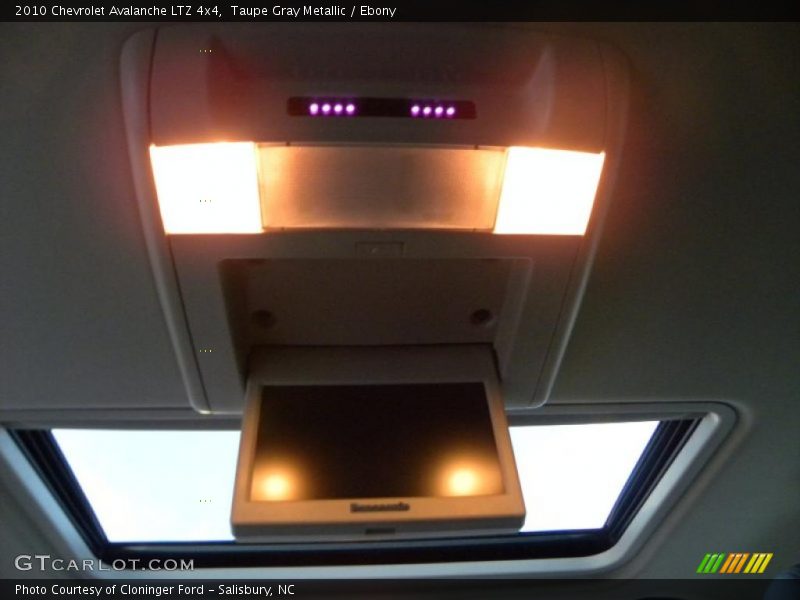 Taupe Gray Metallic / Ebony 2010 Chevrolet Avalanche LTZ 4x4