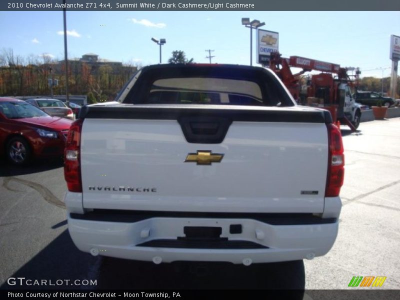 Summit White / Dark Cashmere/Light Cashmere 2010 Chevrolet Avalanche Z71 4x4