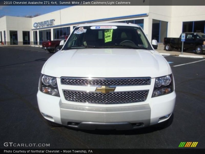 Summit White / Dark Cashmere/Light Cashmere 2010 Chevrolet Avalanche Z71 4x4