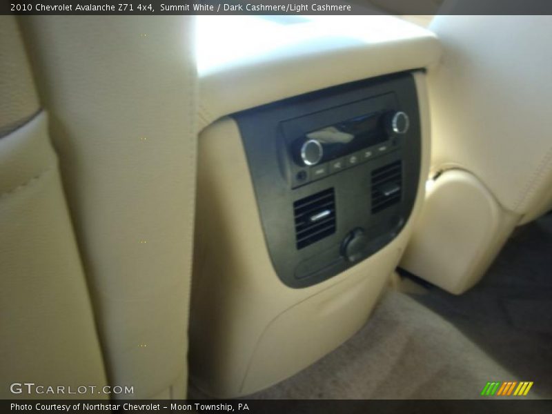 Summit White / Dark Cashmere/Light Cashmere 2010 Chevrolet Avalanche Z71 4x4