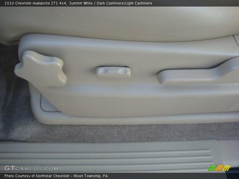 Summit White / Dark Cashmere/Light Cashmere 2010 Chevrolet Avalanche Z71 4x4