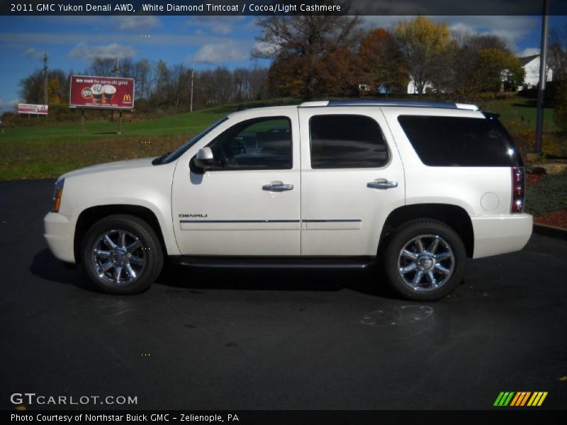 White Diamond Tintcoat / Cocoa/Light Cashmere 2011 GMC Yukon Denali AWD