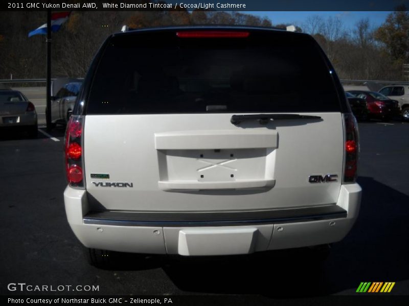 White Diamond Tintcoat / Cocoa/Light Cashmere 2011 GMC Yukon Denali AWD