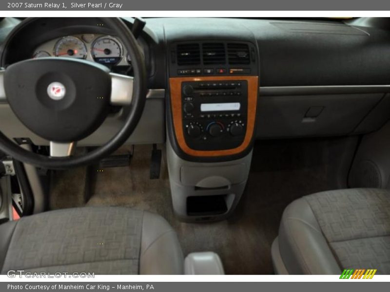 Silver Pearl / Gray 2007 Saturn Relay 1
