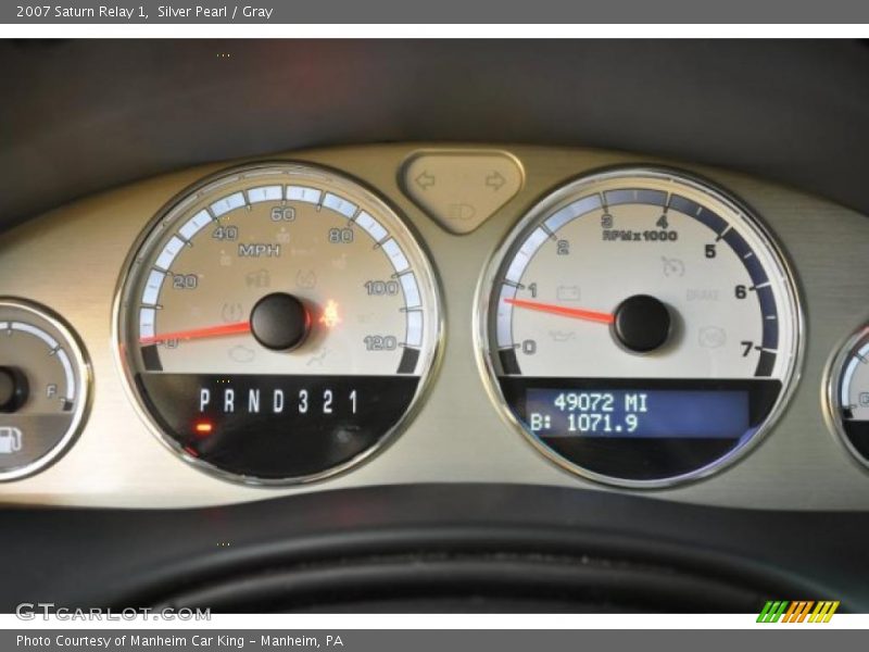 Silver Pearl / Gray 2007 Saturn Relay 1