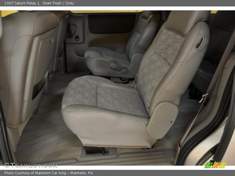 Silver Pearl / Gray 2007 Saturn Relay 1