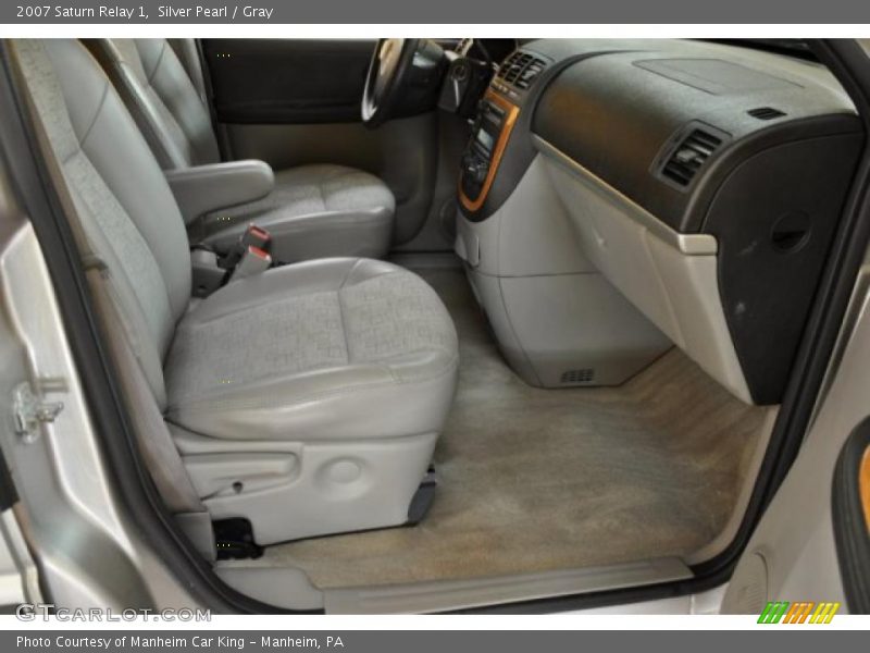 Silver Pearl / Gray 2007 Saturn Relay 1