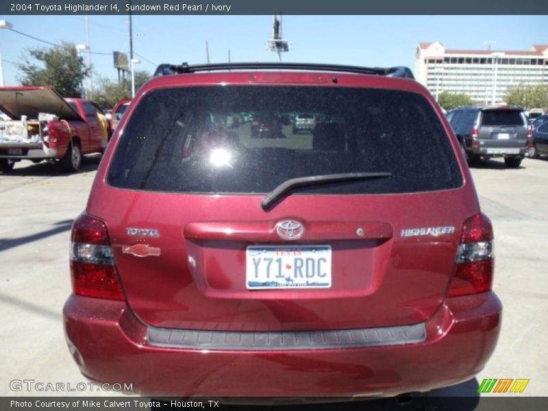 Sundown Red Pearl / Ivory 2004 Toyota Highlander I4