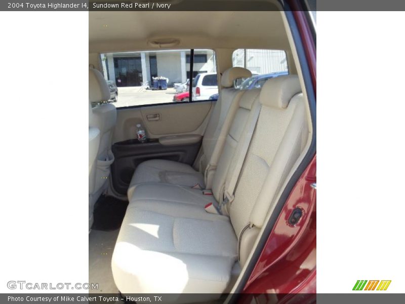 Sundown Red Pearl / Ivory 2004 Toyota Highlander I4