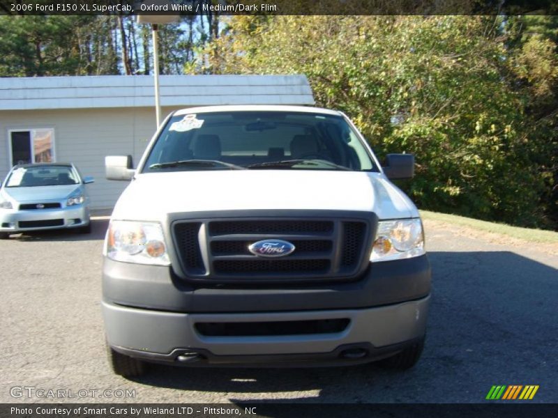 Oxford White / Medium/Dark Flint 2006 Ford F150 XL SuperCab
