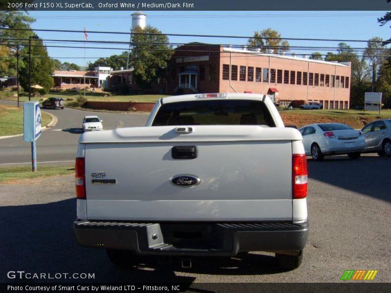 Oxford White / Medium/Dark Flint 2006 Ford F150 XL SuperCab