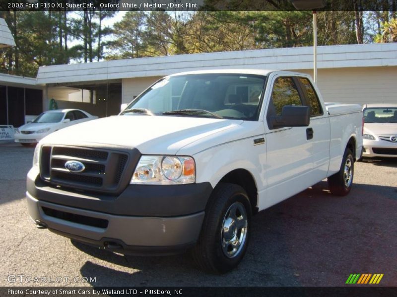 Oxford White / Medium/Dark Flint 2006 Ford F150 XL SuperCab
