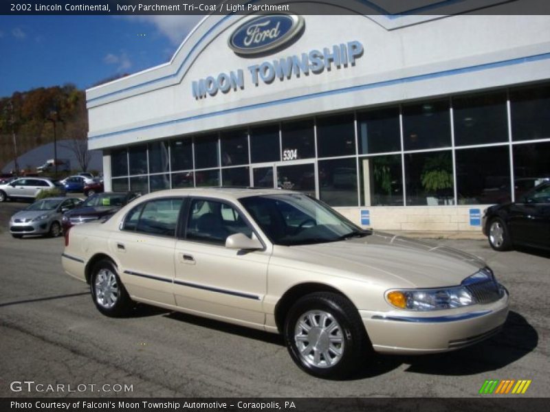 Ivory Parchment Tri-Coat / Light Parchment 2002 Lincoln Continental